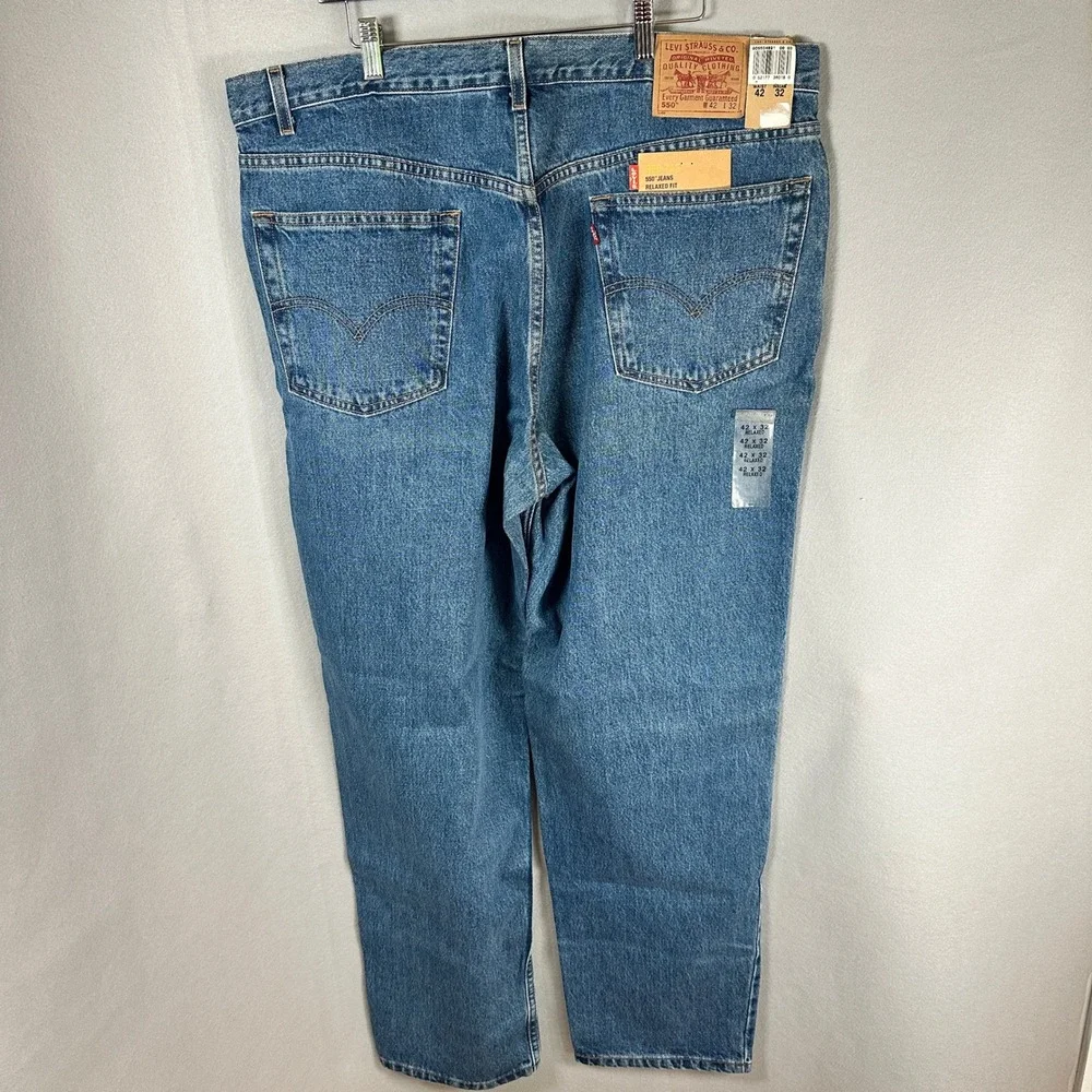 NWT Levi's 550 Jeans Mens 42x32 Blue Relaxed Fit Medium Wash Denim Red Tab